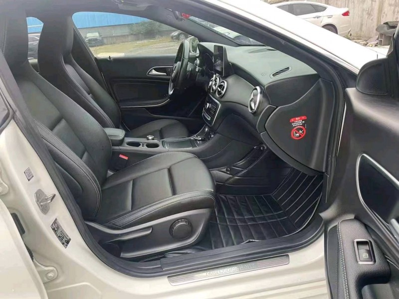 宜昌18年奔驰CLA7