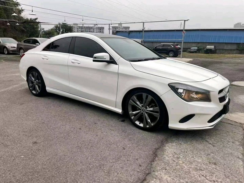 宜昌18年奔驰CLA9