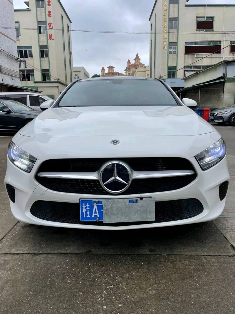 中山21年奔驰A1