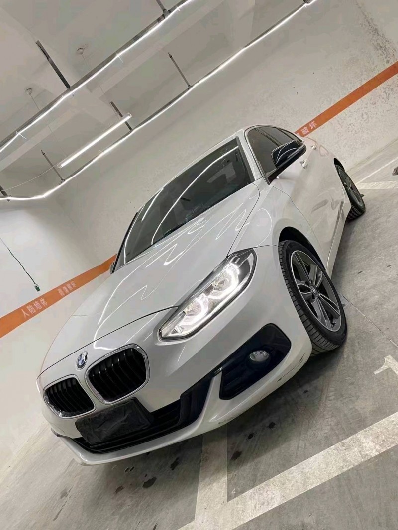 成都19年宝马1系2