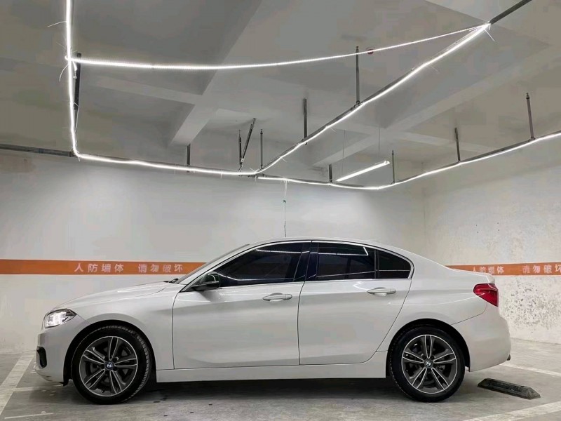 成都19年宝马1系3