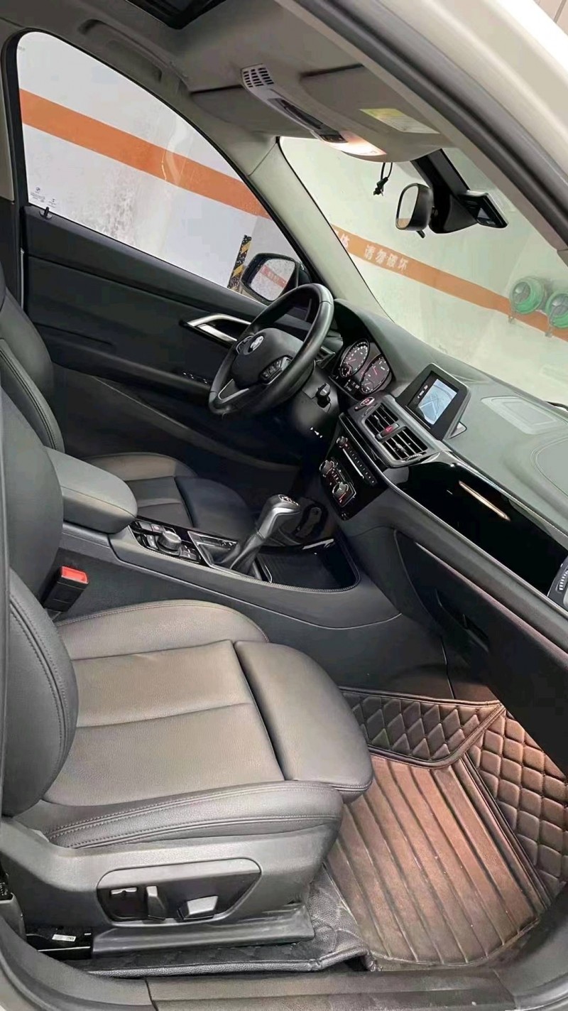 成都19年宝马1系6