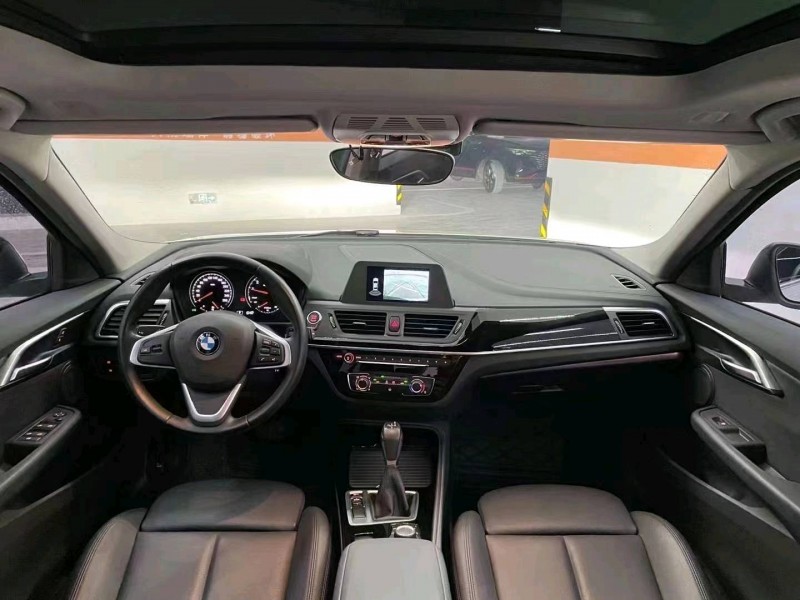 成都19年宝马1系7