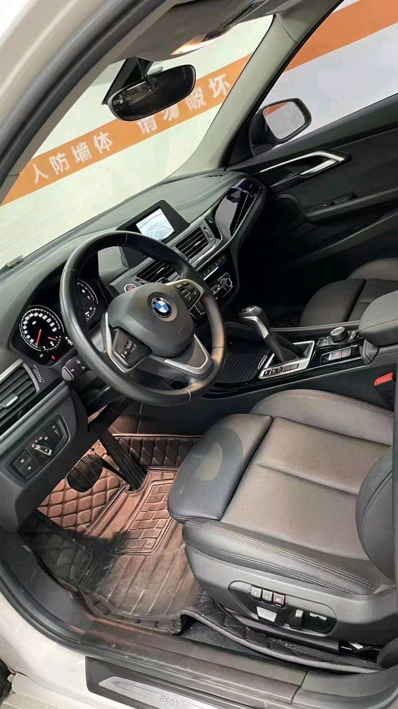 成都19年宝马1系9