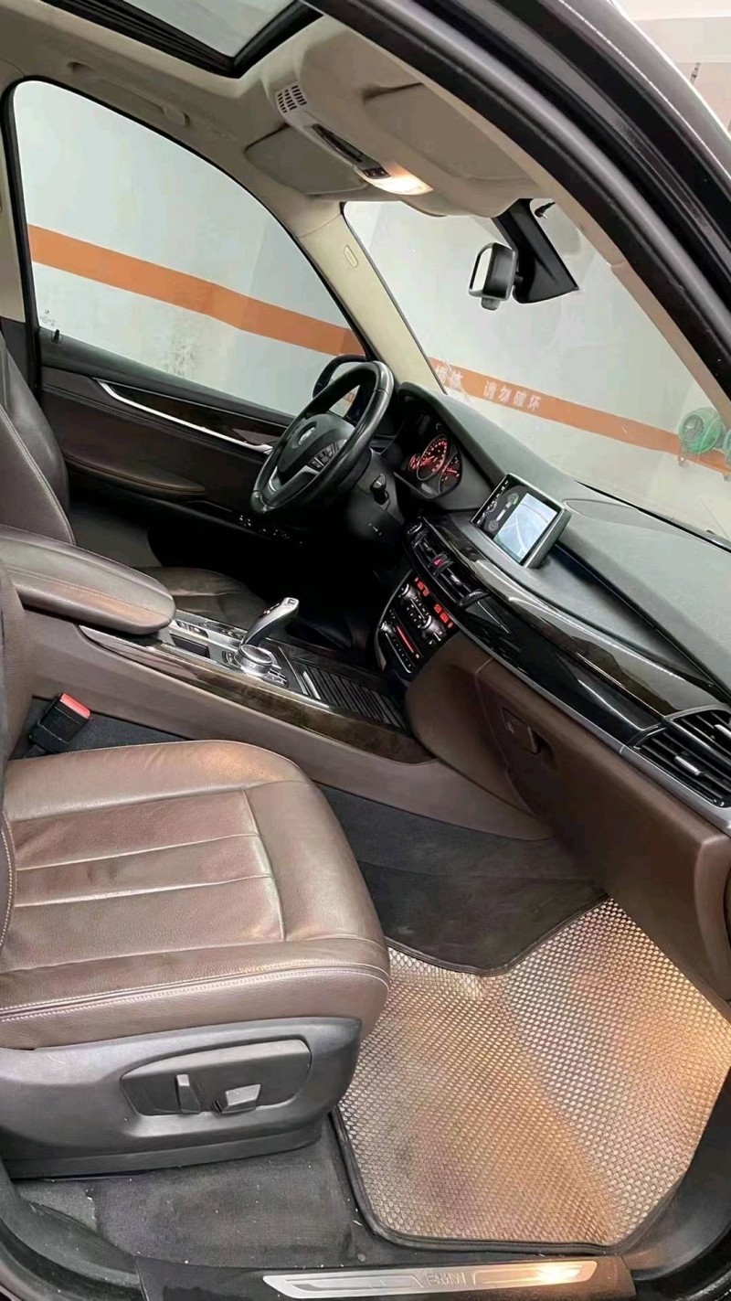 成都17年宝马X58