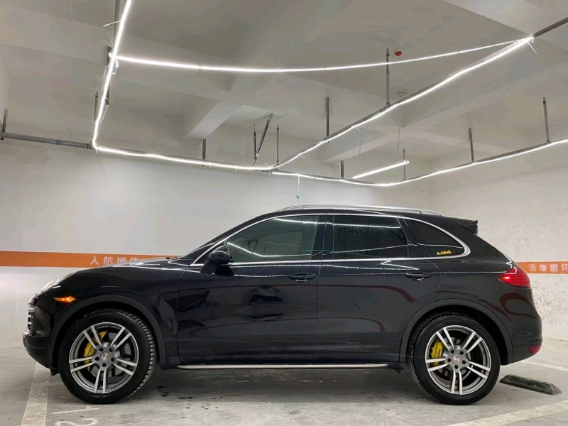 成都15年保时捷卡宴3