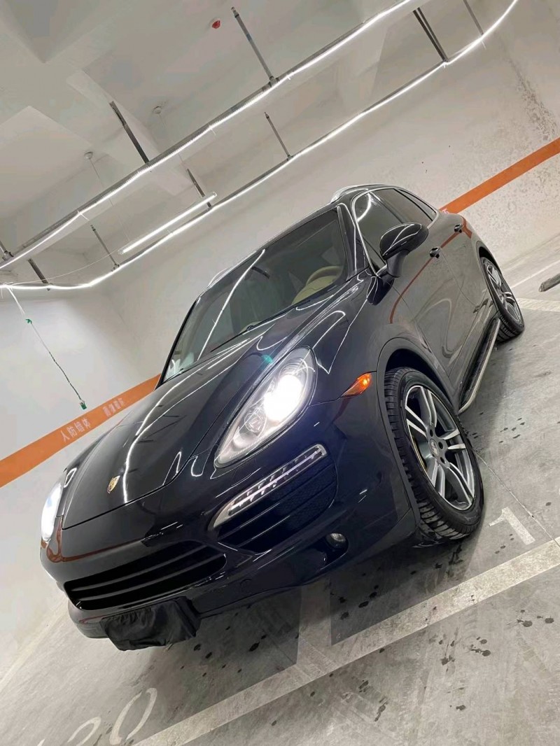 成都15年保时捷卡宴2
