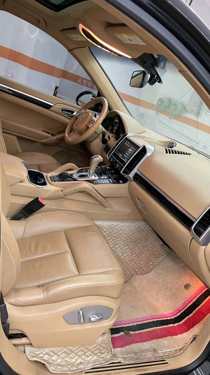 成都15年保时捷卡宴8