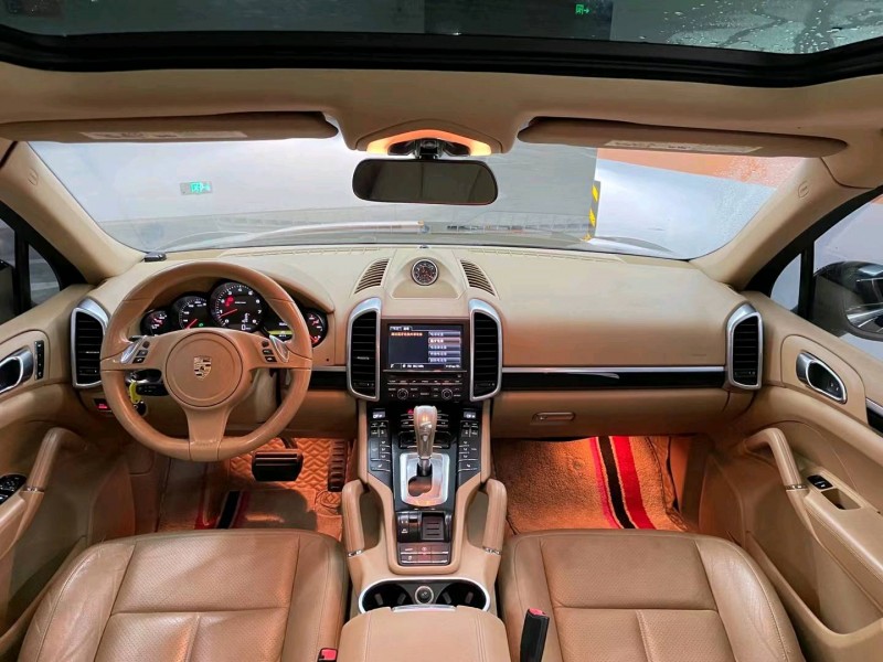 成都15年保时捷卡宴9