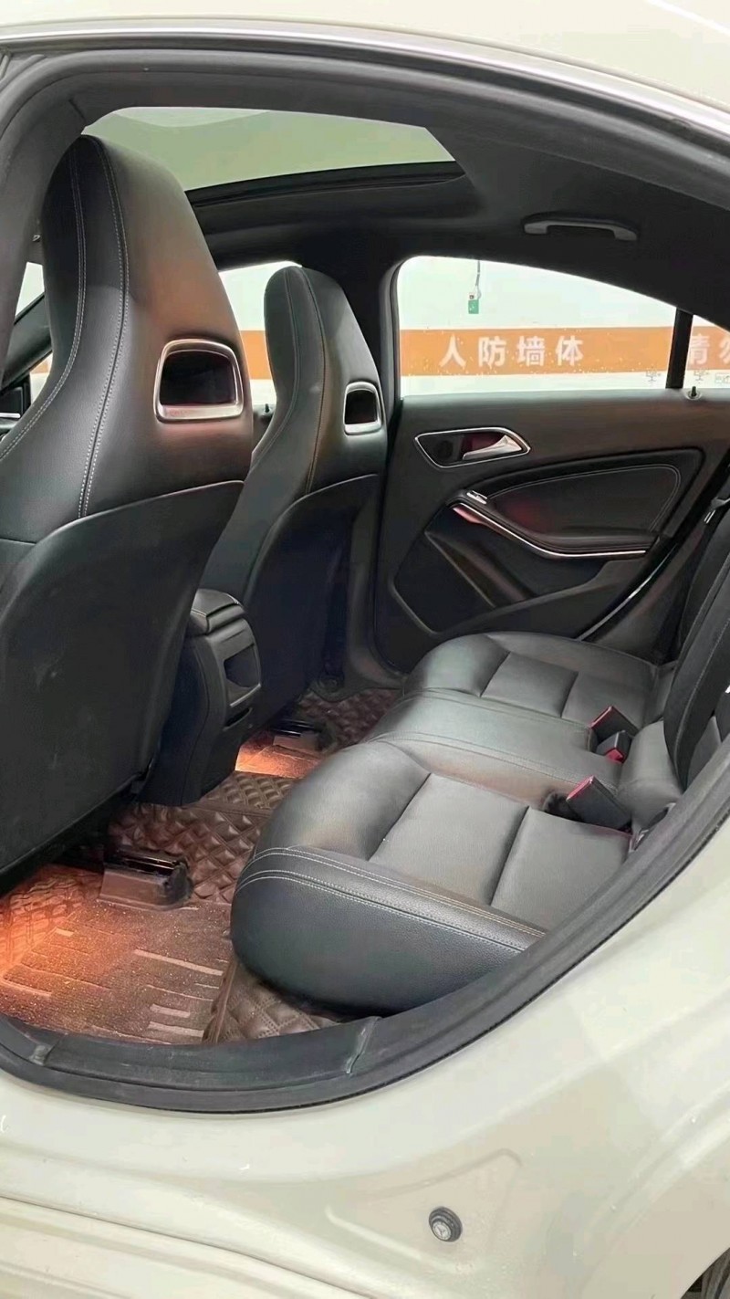 成都17年奔驰CLA7