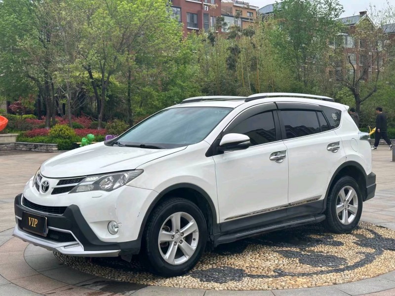 青岛14年丰田RAV42