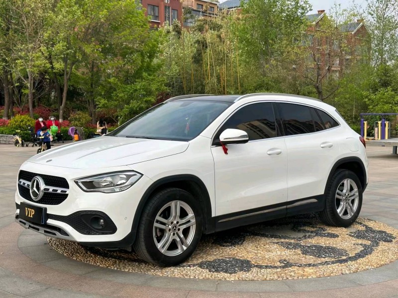 青岛21年奔驰GLA2