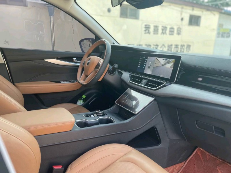 济宁22年威马汽车W64