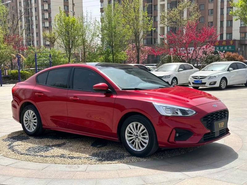 青岛20年福特福克斯3