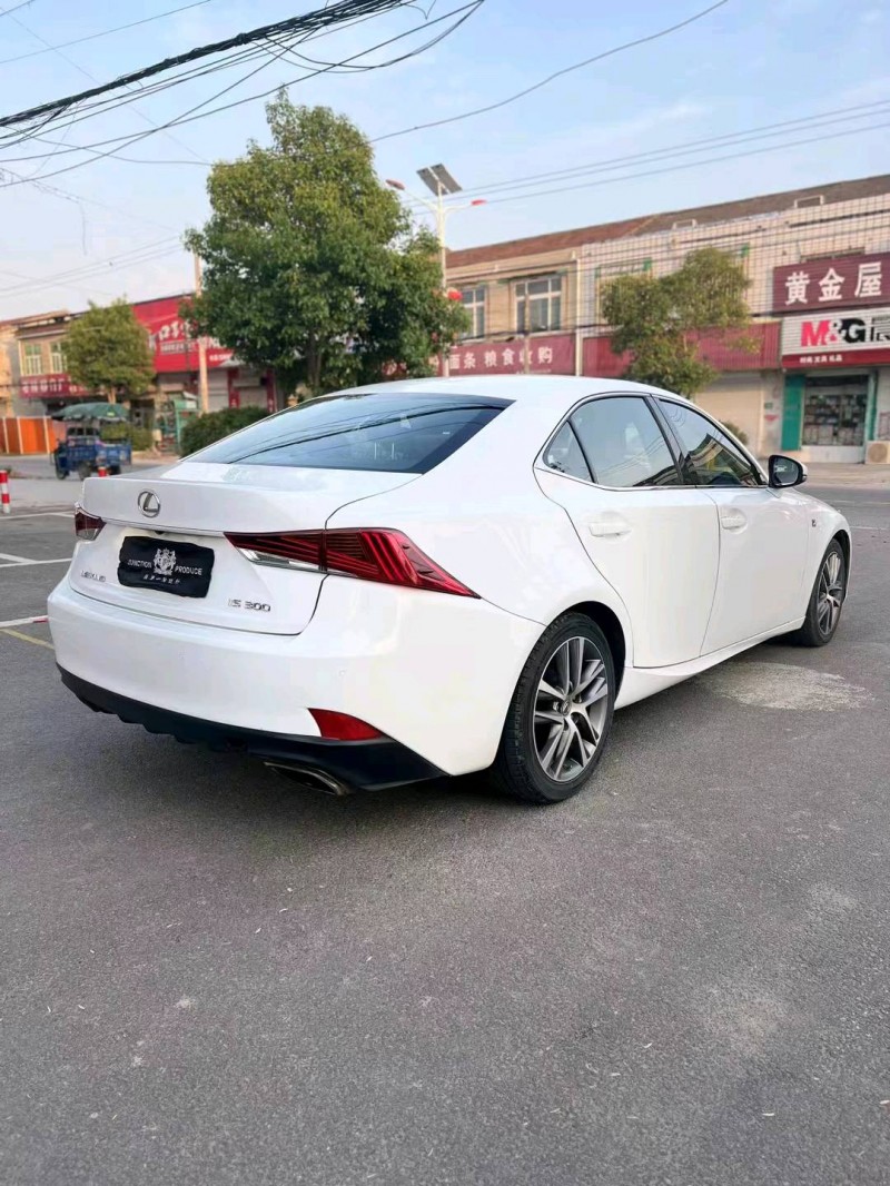 淮南19年雷克萨斯IS7