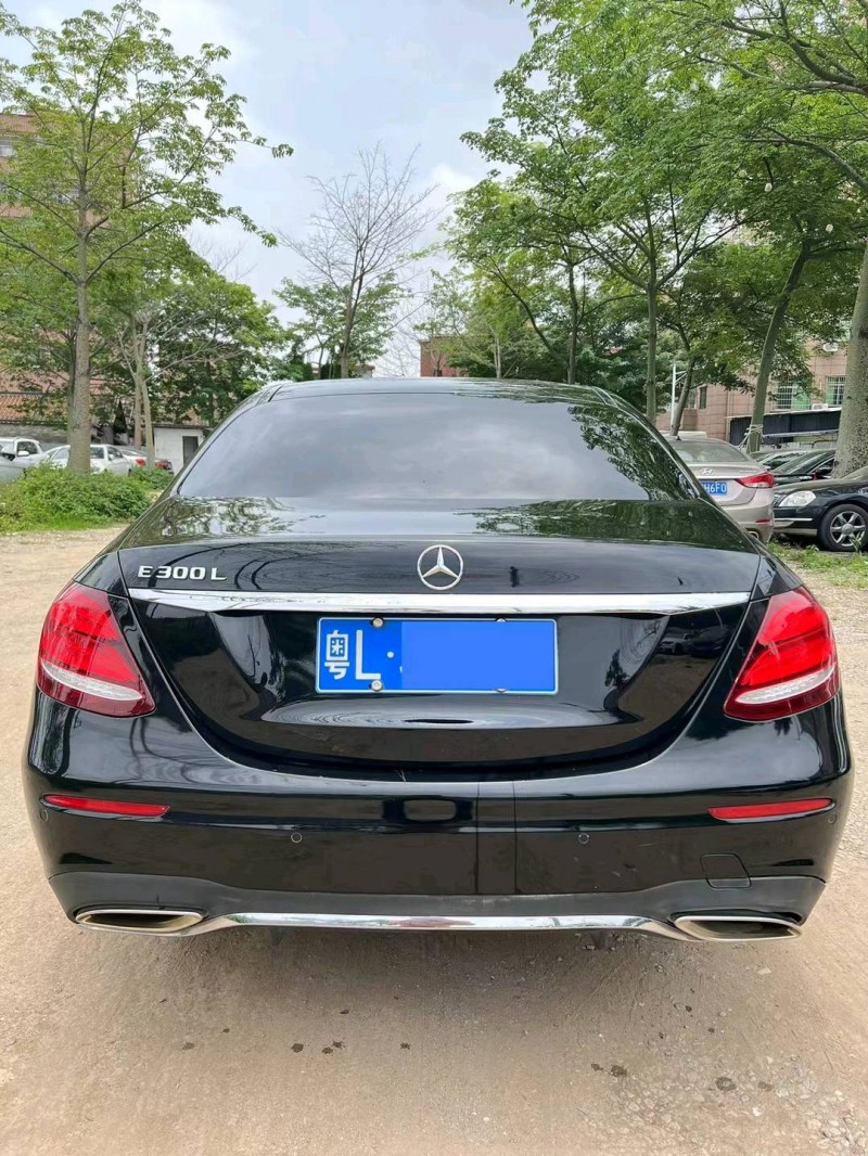 广州17年奔驰E9