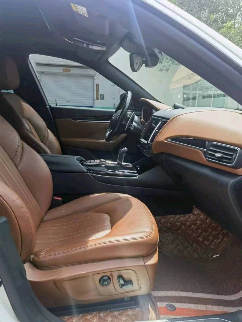 济宁19年玛莎拉蒂Levante5