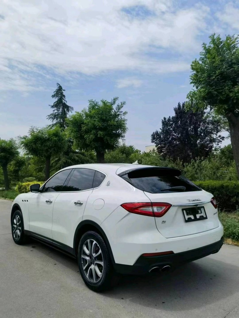 济宁19年玛莎拉蒂Levante8