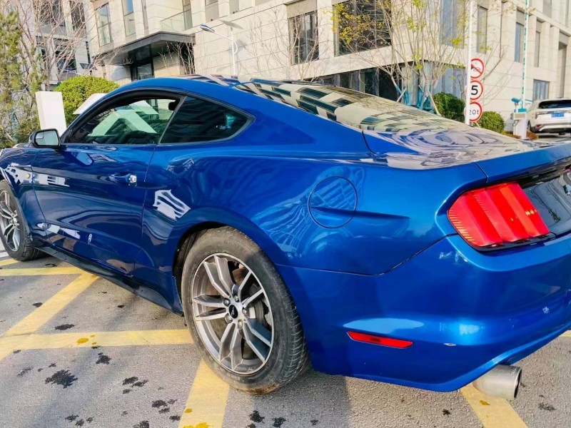 青岛17年福特野马6