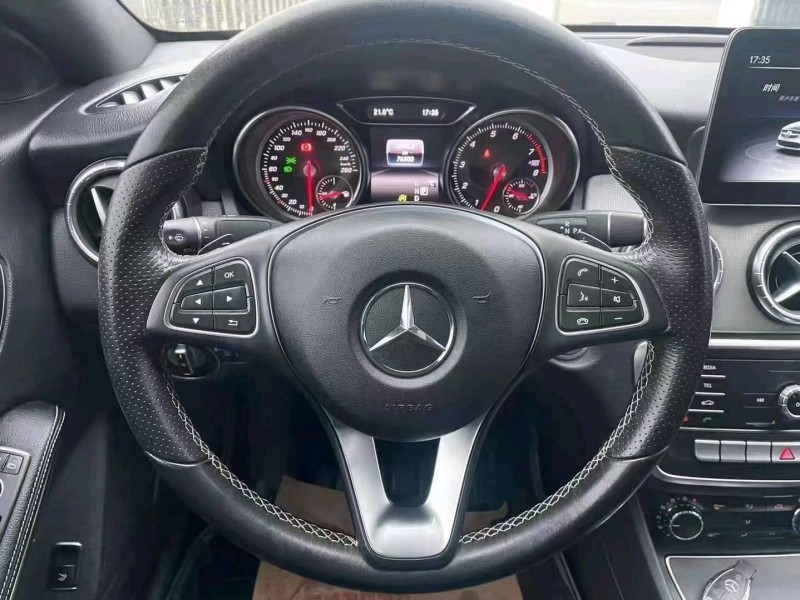 宜昌18年奔驰CLA4