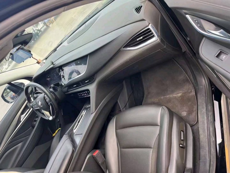 珠海22年别克昂科旗8