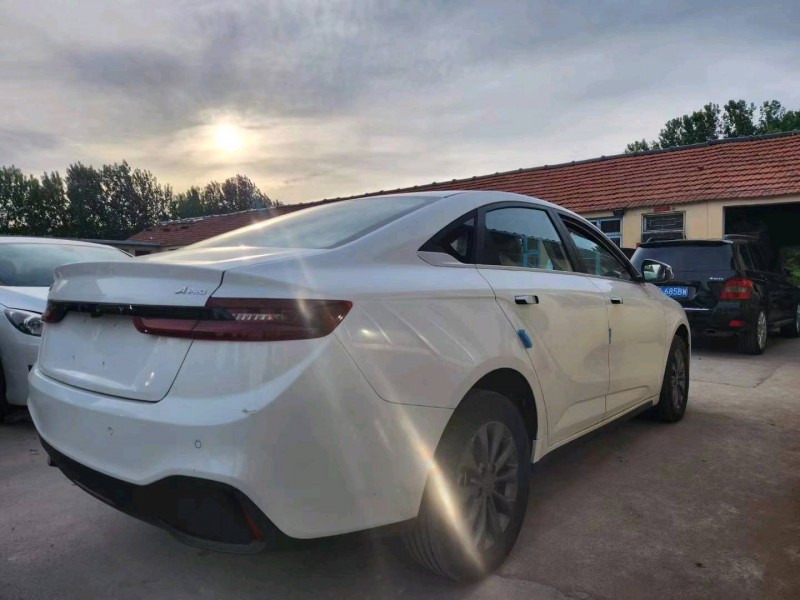 东营23年吉利几何8