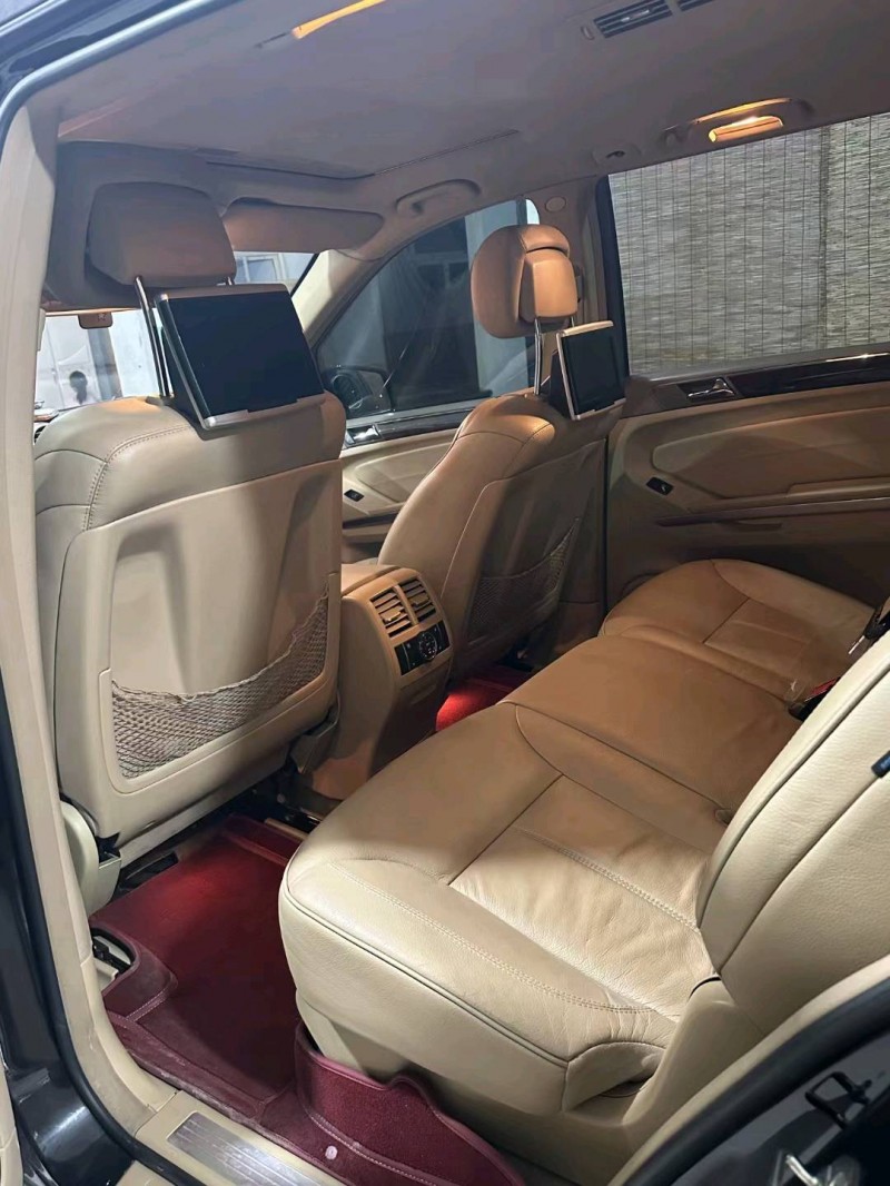 青岛11年奔驰GL8