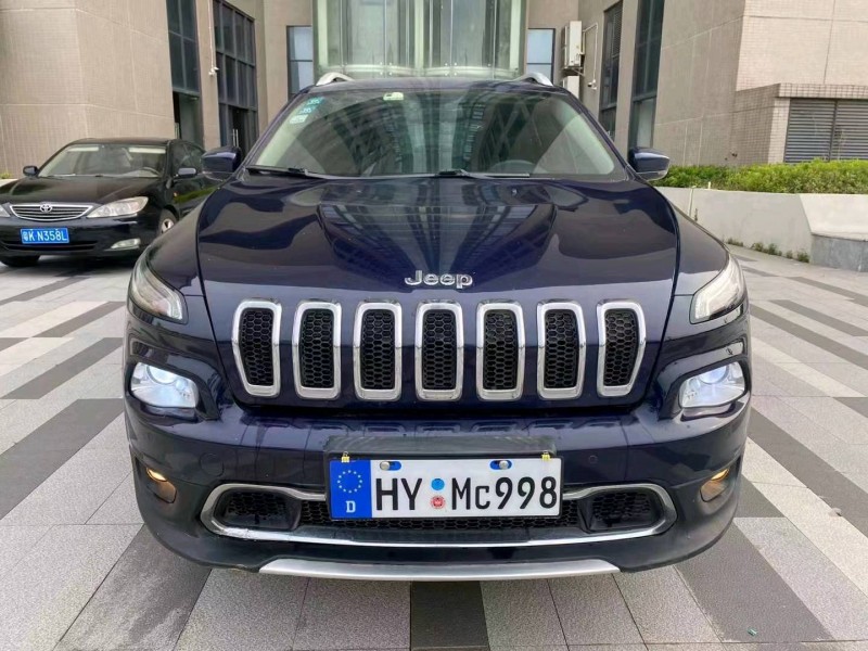 深圳16年Jeep自由光1