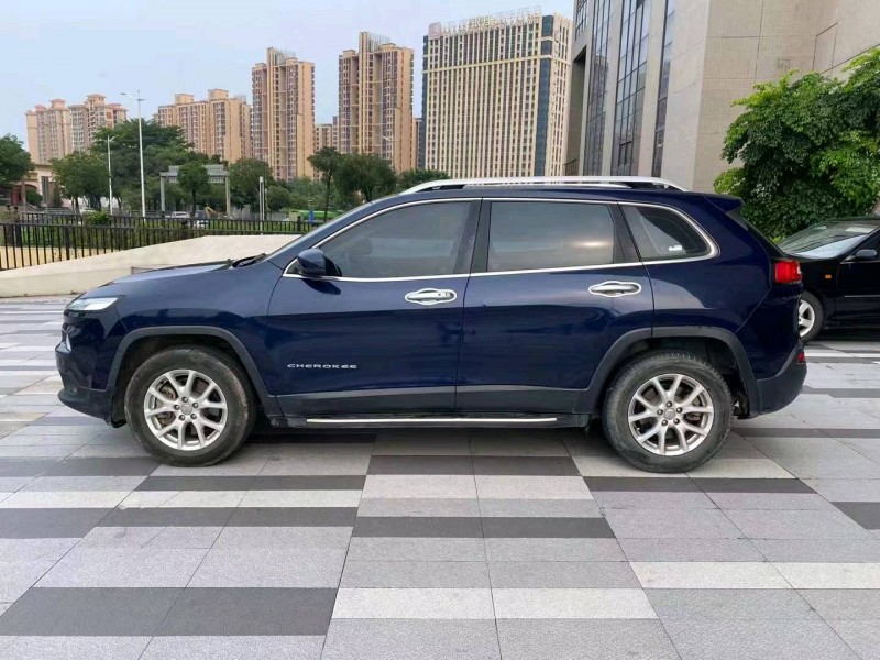 深圳16年Jeep自由光3