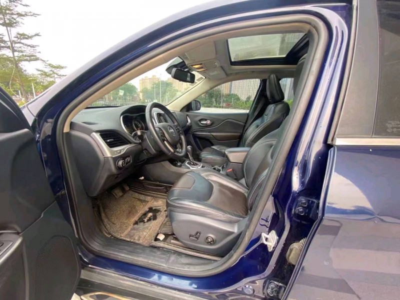 深圳16年Jeep自由光4