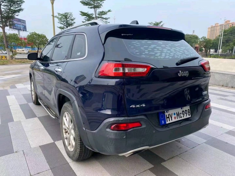 深圳16年Jeep自由光9