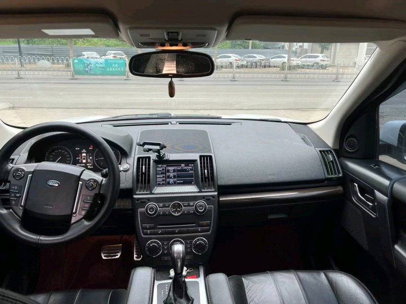 济宁13年路虎神行者6