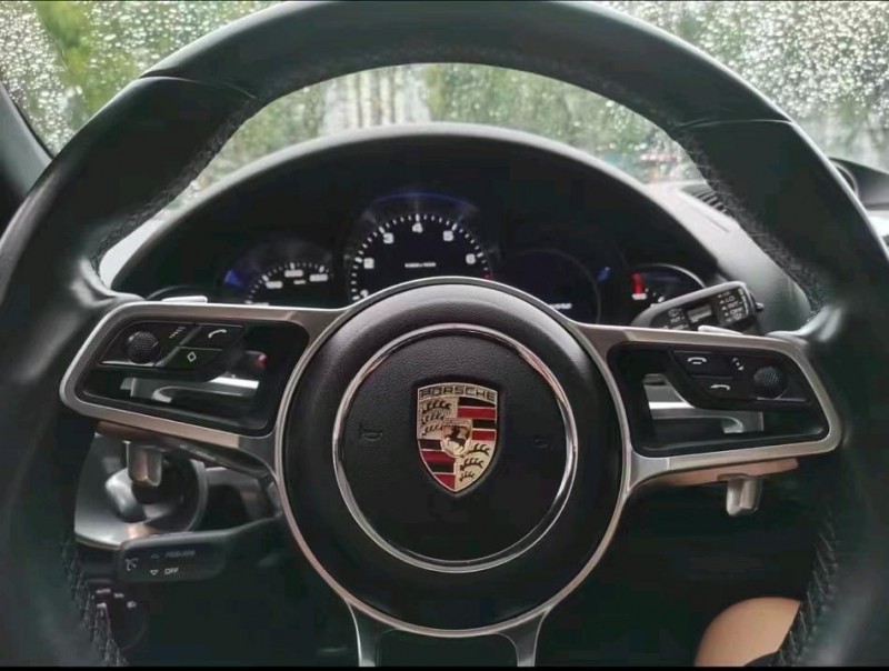 济南11年保时捷卡宴6