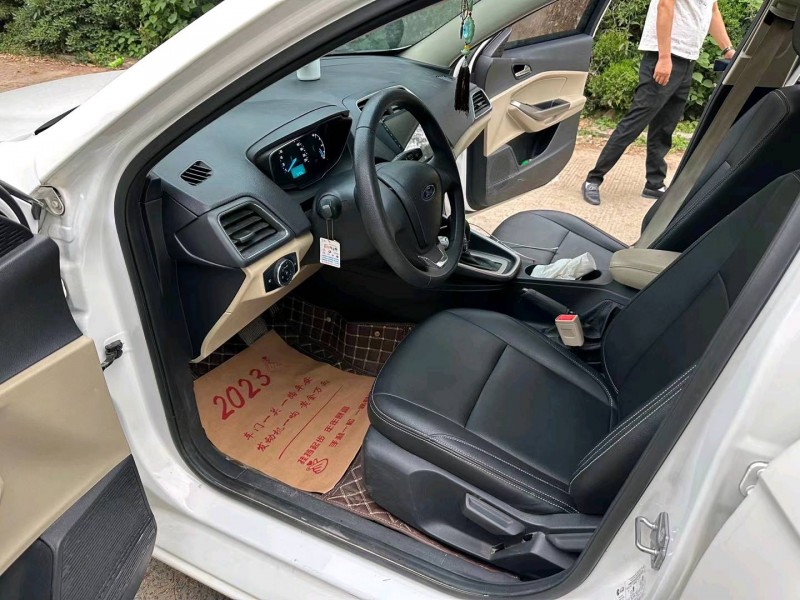 徐州15年福特福睿斯5