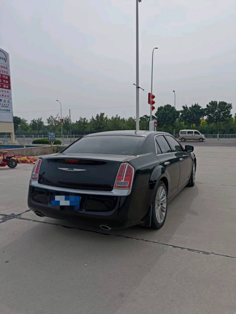 邢台14年克莱斯勒300C8