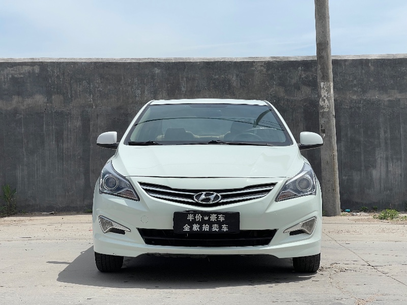 青岛15年现代瑞纳1