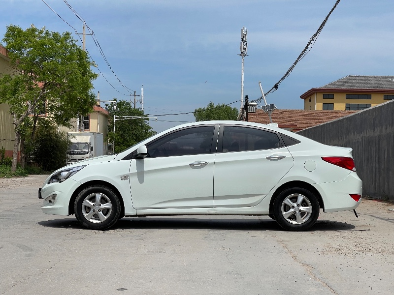 青岛15年现代瑞纳4