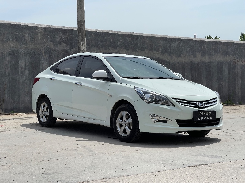 青岛15年现代瑞纳3