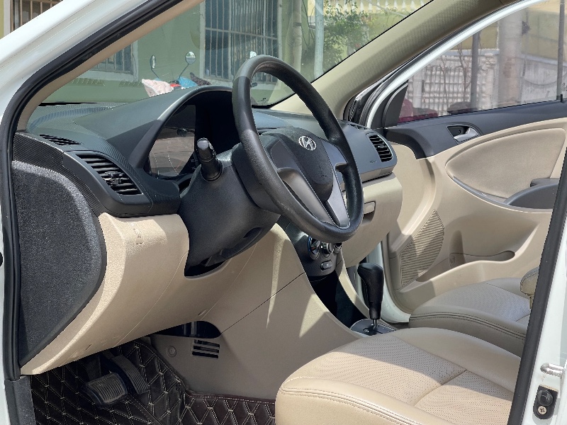 青岛15年现代瑞纳6