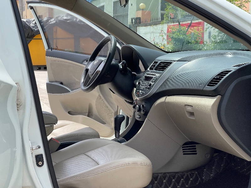 青岛15年现代瑞纳7