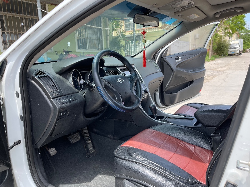 青岛13年现代索纳塔八6