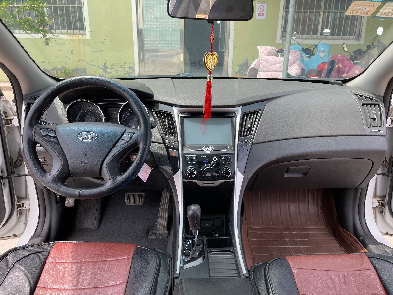 青岛13年现代索纳塔八9