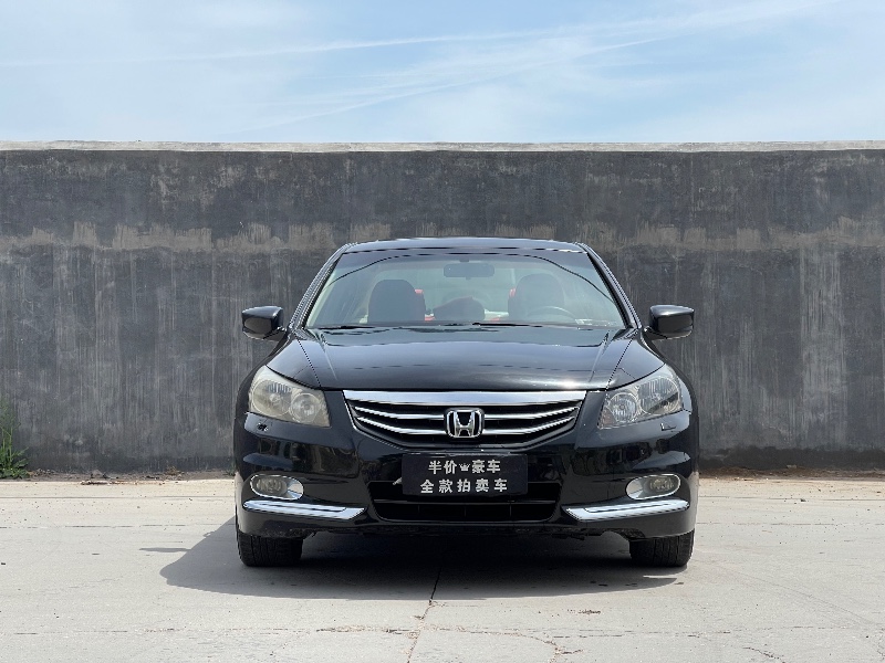 青岛12年本田雅阁1