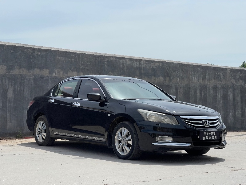 青岛12年本田雅阁3