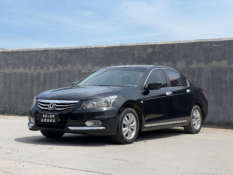 青岛12年本田雅阁2