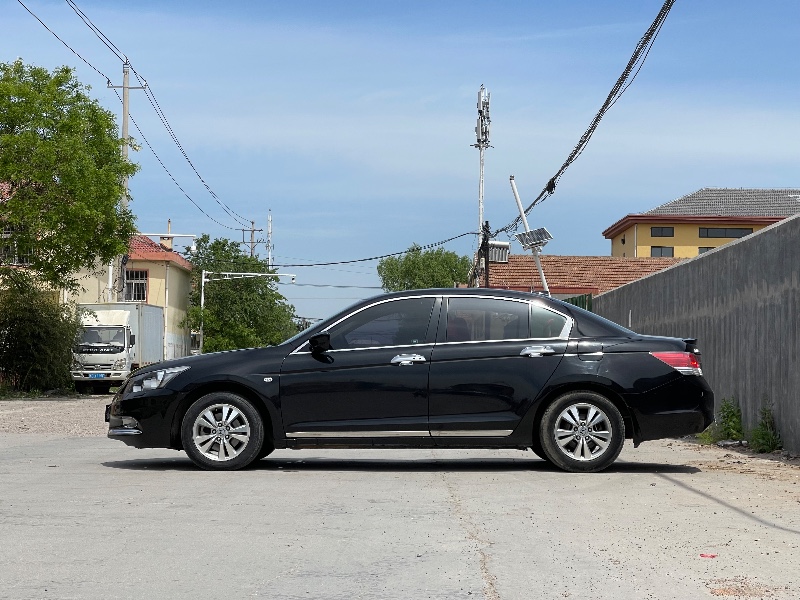 青岛12年本田雅阁4