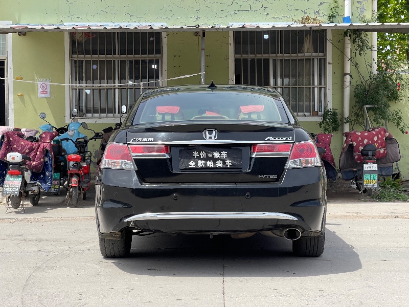 青岛12年本田雅阁5