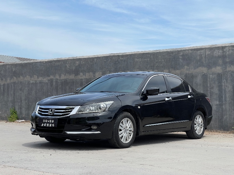青岛13年本田雅阁2