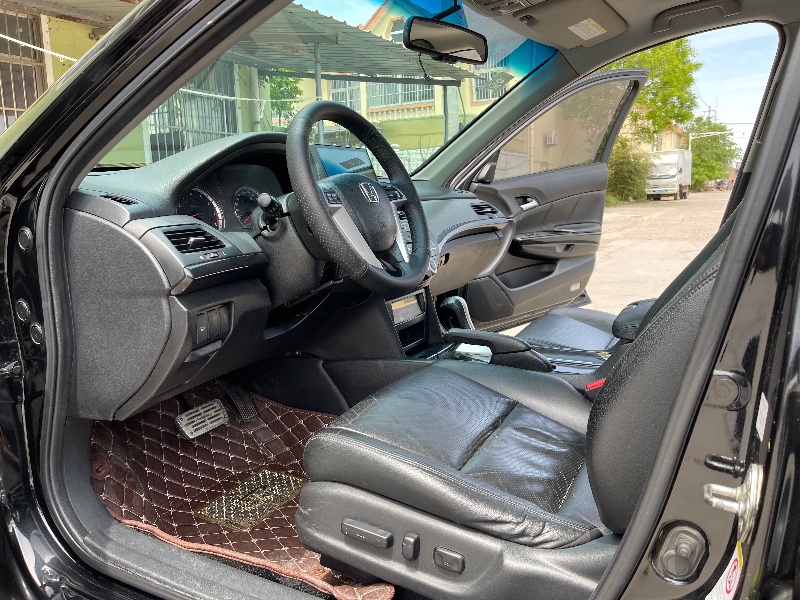 青岛13年本田雅阁6