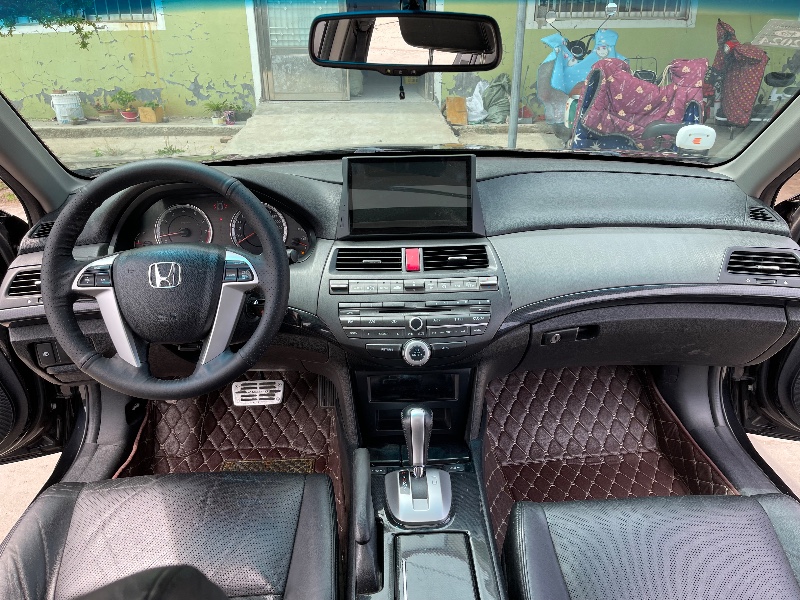 青岛13年本田雅阁9